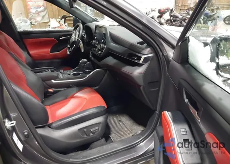 2021 Toyota Highlander Xse z USA, uszkodzony, nr VIN 5TDLZRBH0MS101603